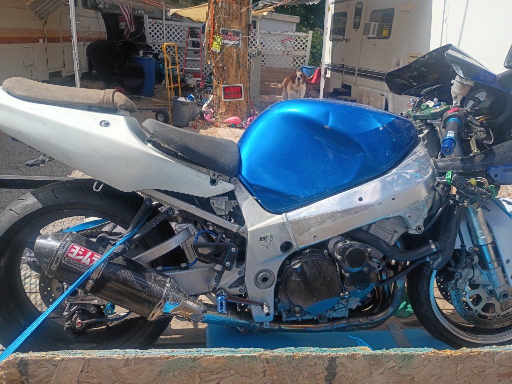 2000 gsxr 750