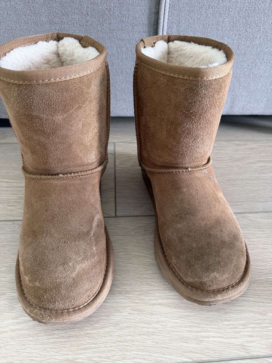 Youth Bear Paw Boots Size 5