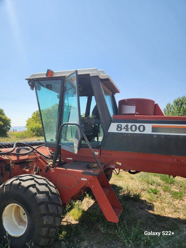 hesston 8400