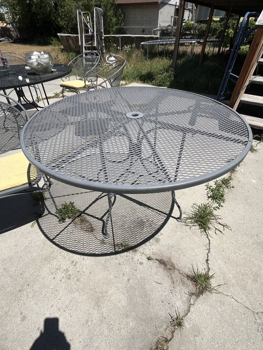 Patio Table and Chairs Set - Outdoor Metal Mesh Furniture with Cushions