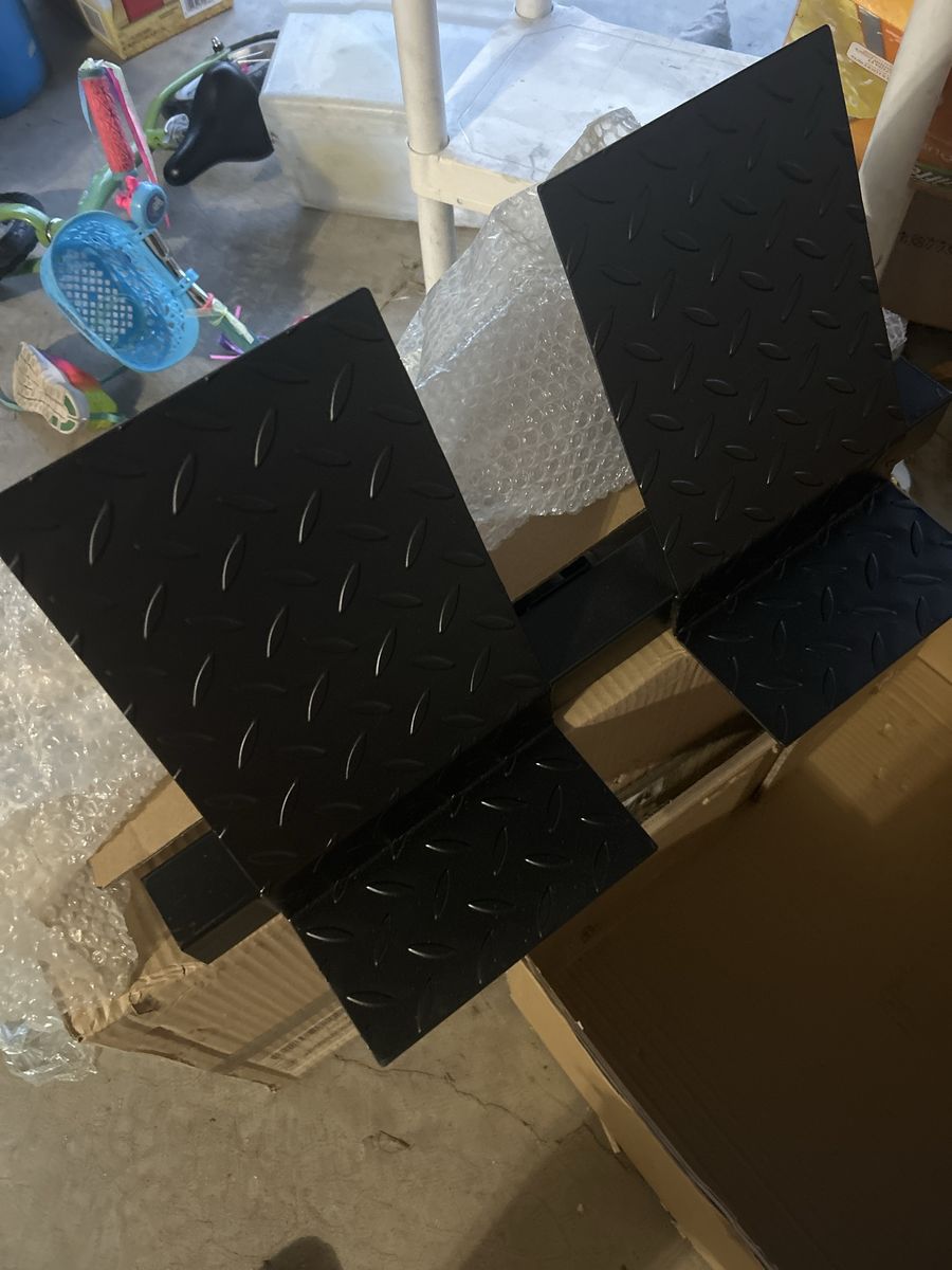 Footrest for weight machine