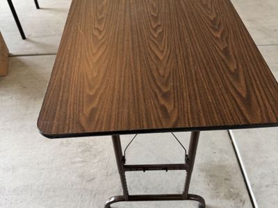 Folding table