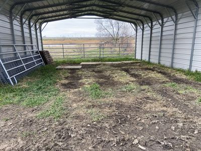 Metal animal shelter