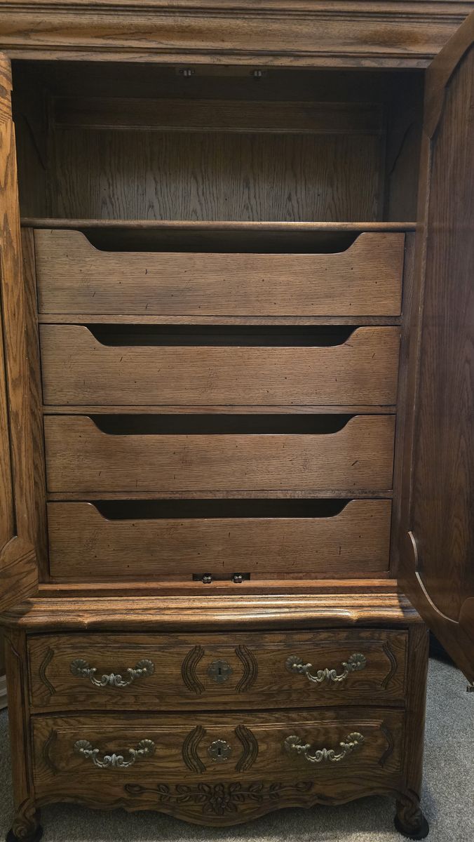 Main image 4