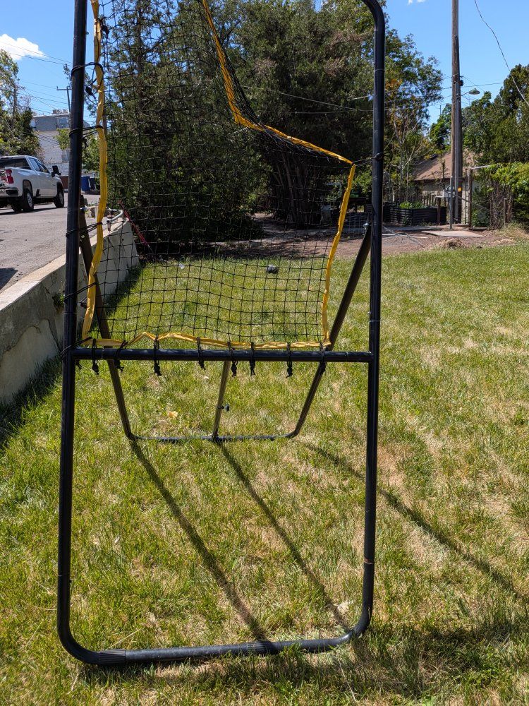 Lacrosse rebounder