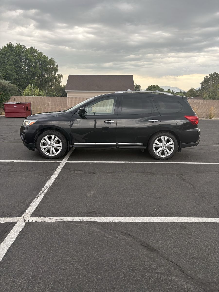 2018 Nissan Pathfinder SL