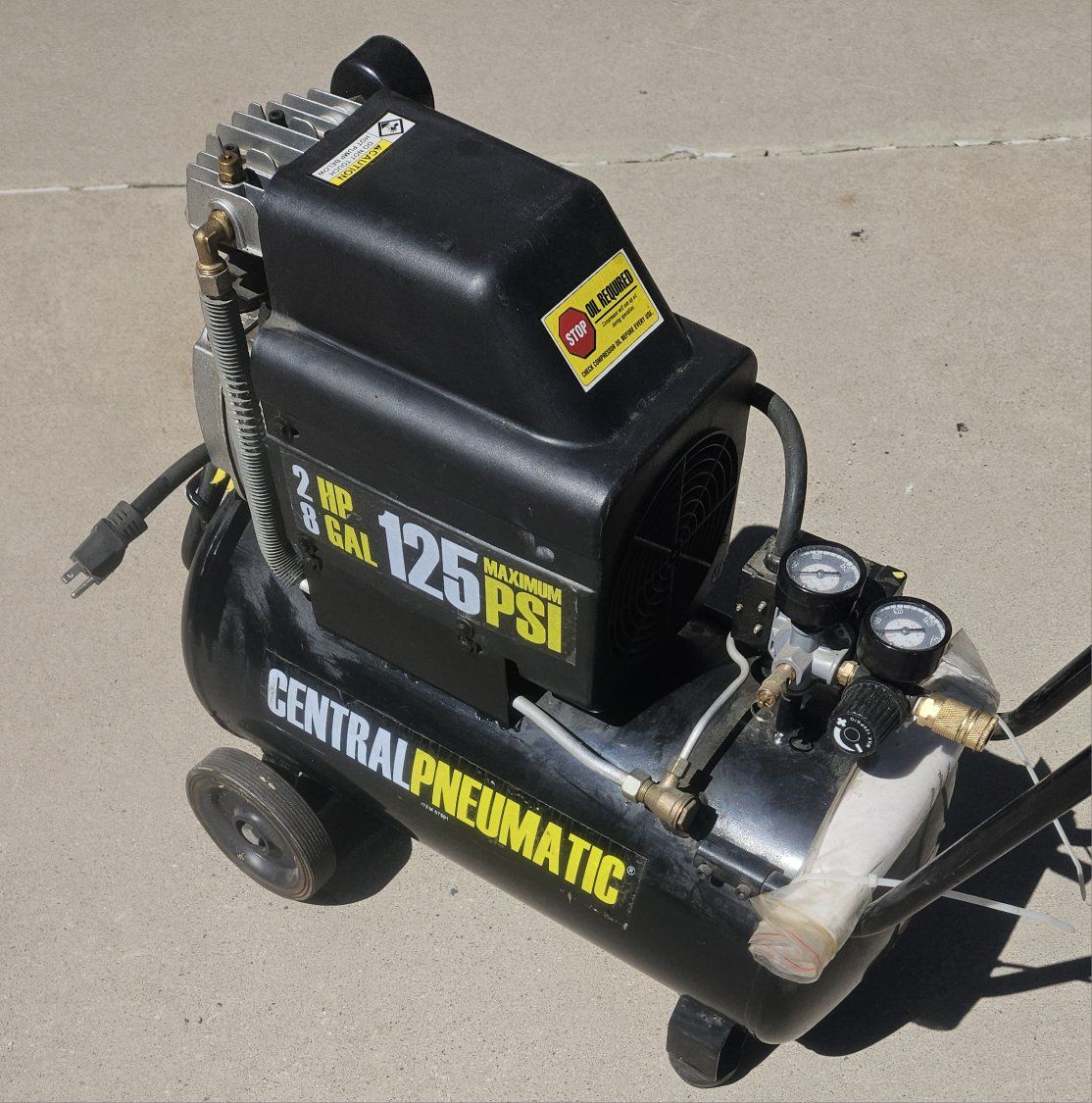AIR COMPRESSOR Central pneumatic.
