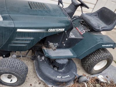 Craftsman 15.5HP 42"Cut Riding Mower
Needs carbu