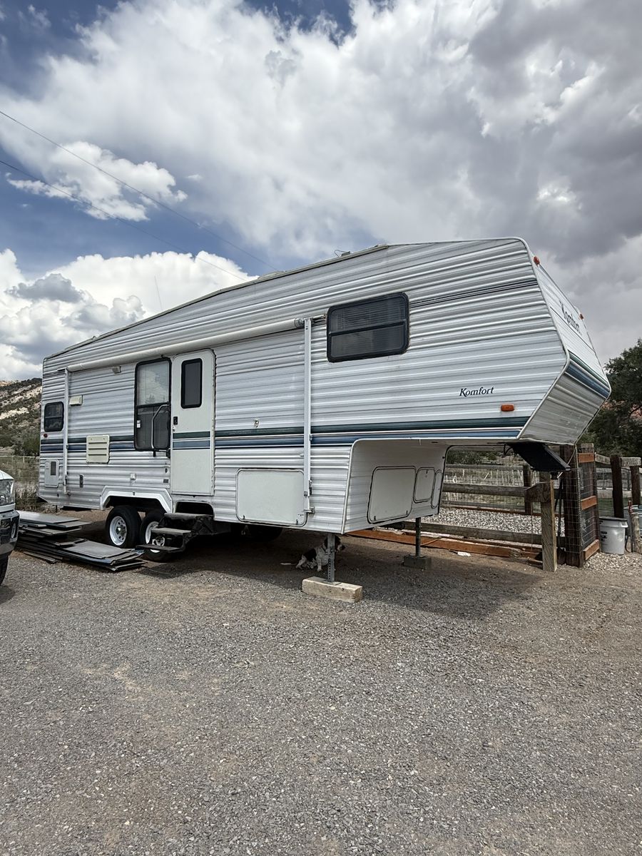2001 Komfort Camp Trailer 