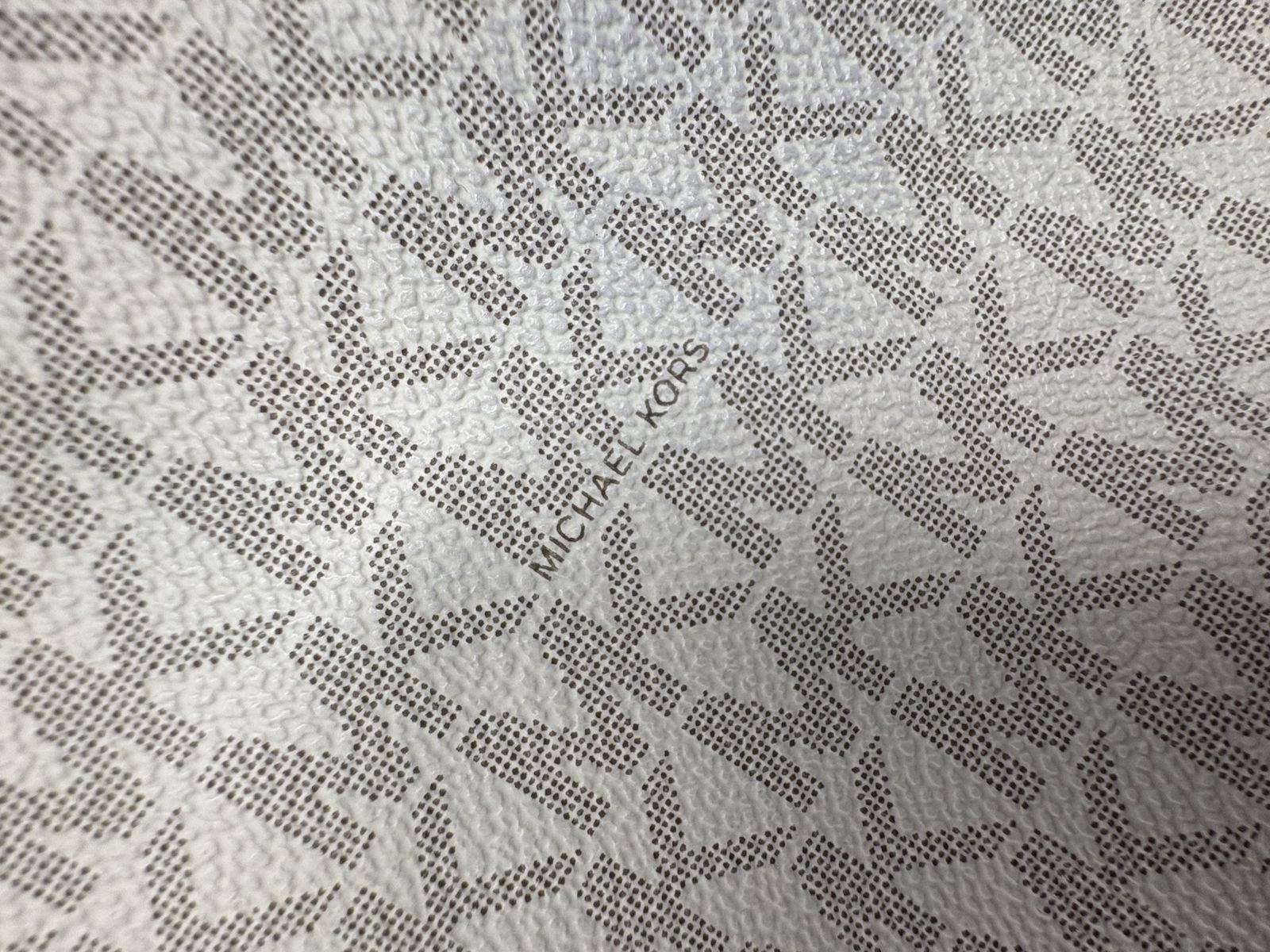 Main image 6