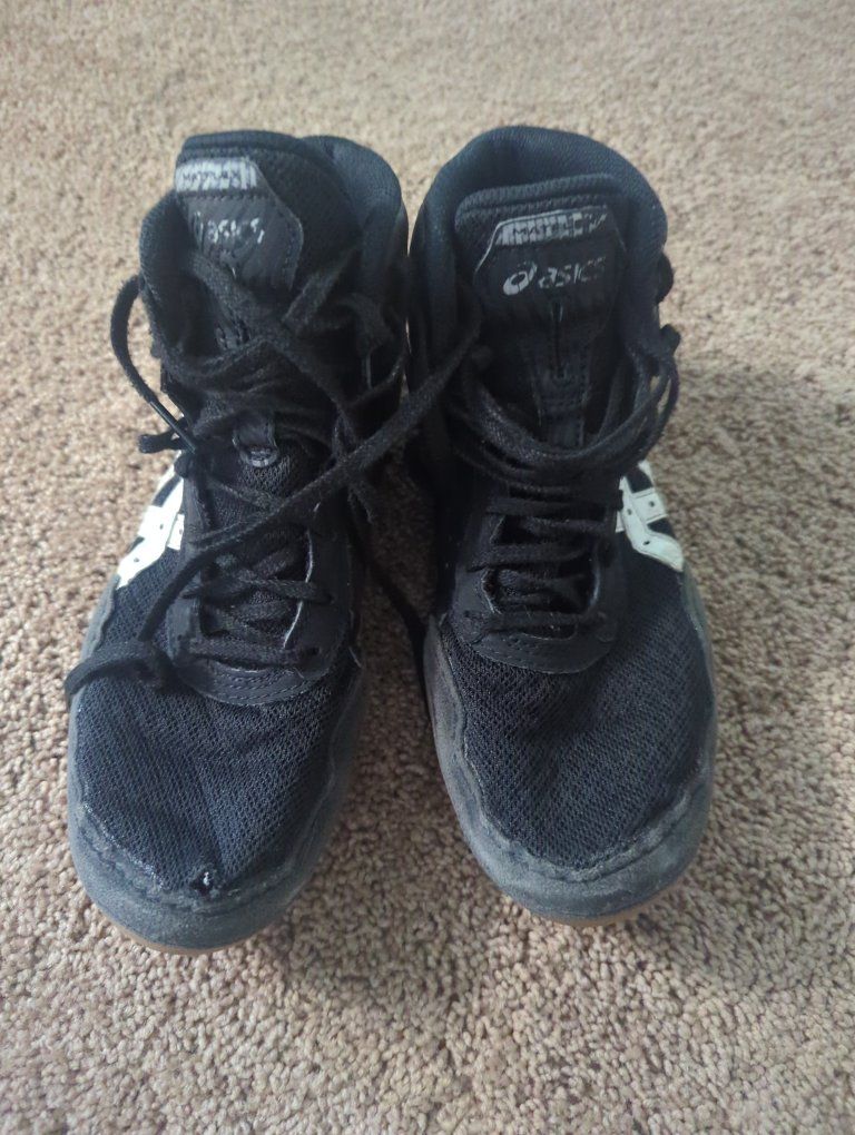 Asics wrestling shoes size 4.5