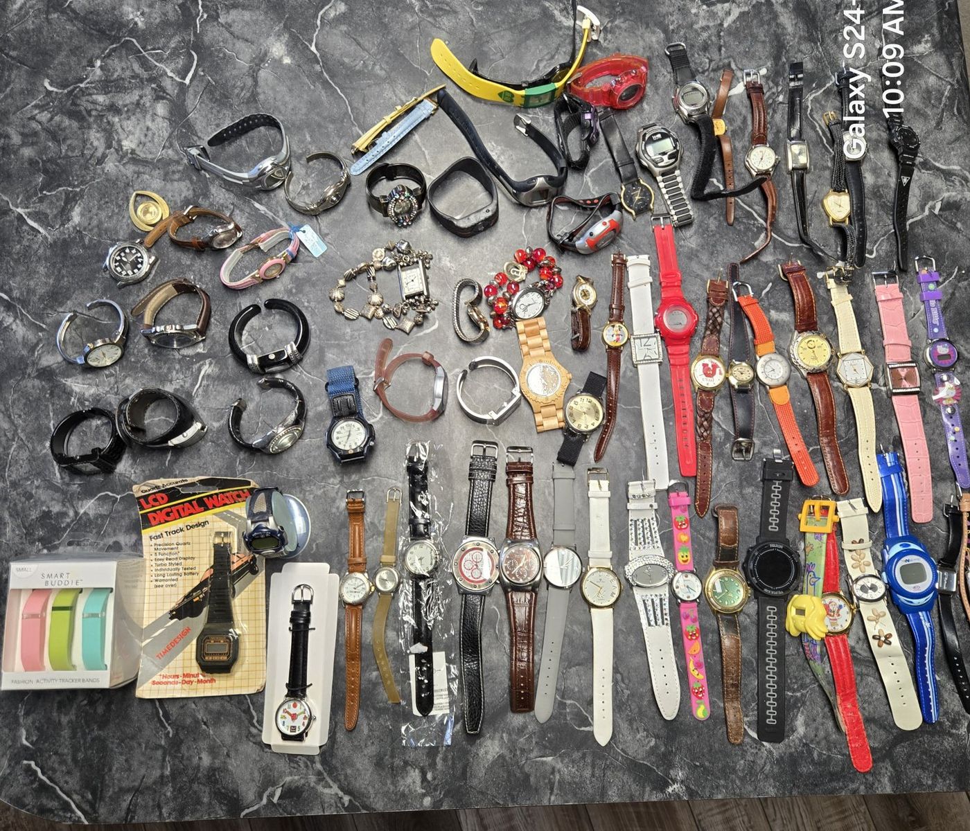 Large Lot of Assorted Vintage and Modern Wristwatches (Mixed Brands)