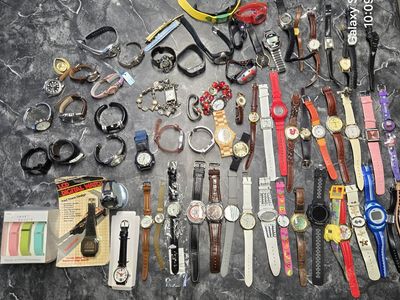 Large Lot of Assorted Vintage and Modern Wristwatches (Mixed Brands)