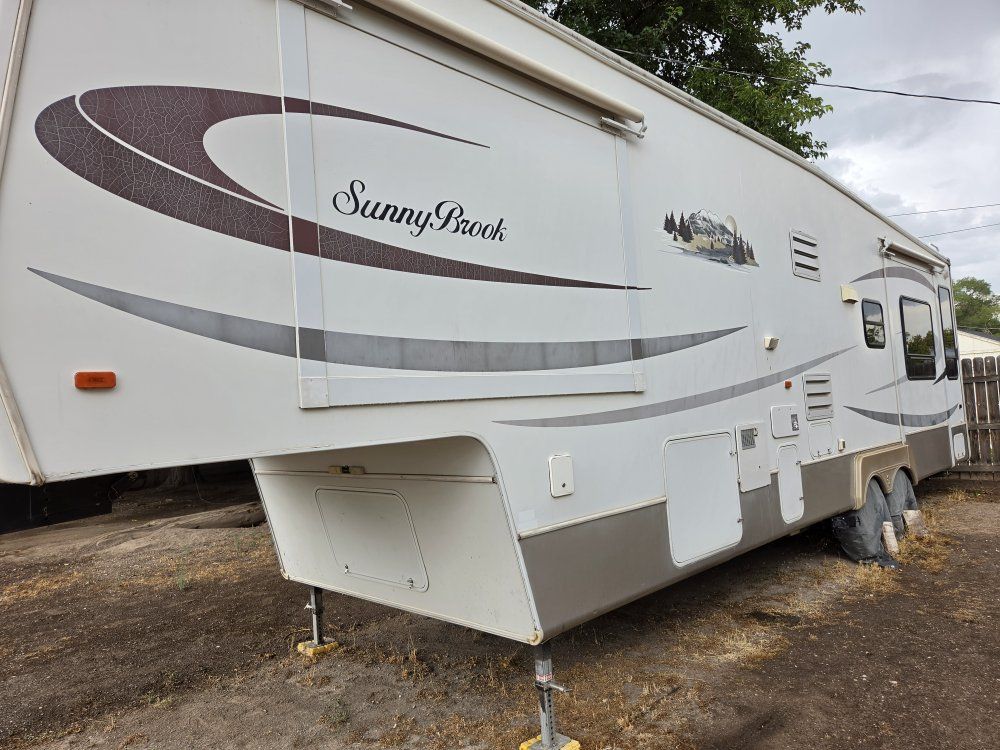 2007 SunnyBrook Titan LX-33CKTS 5th Wheel Trailer