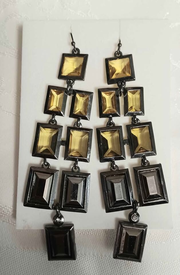 mark/Avon Earring set