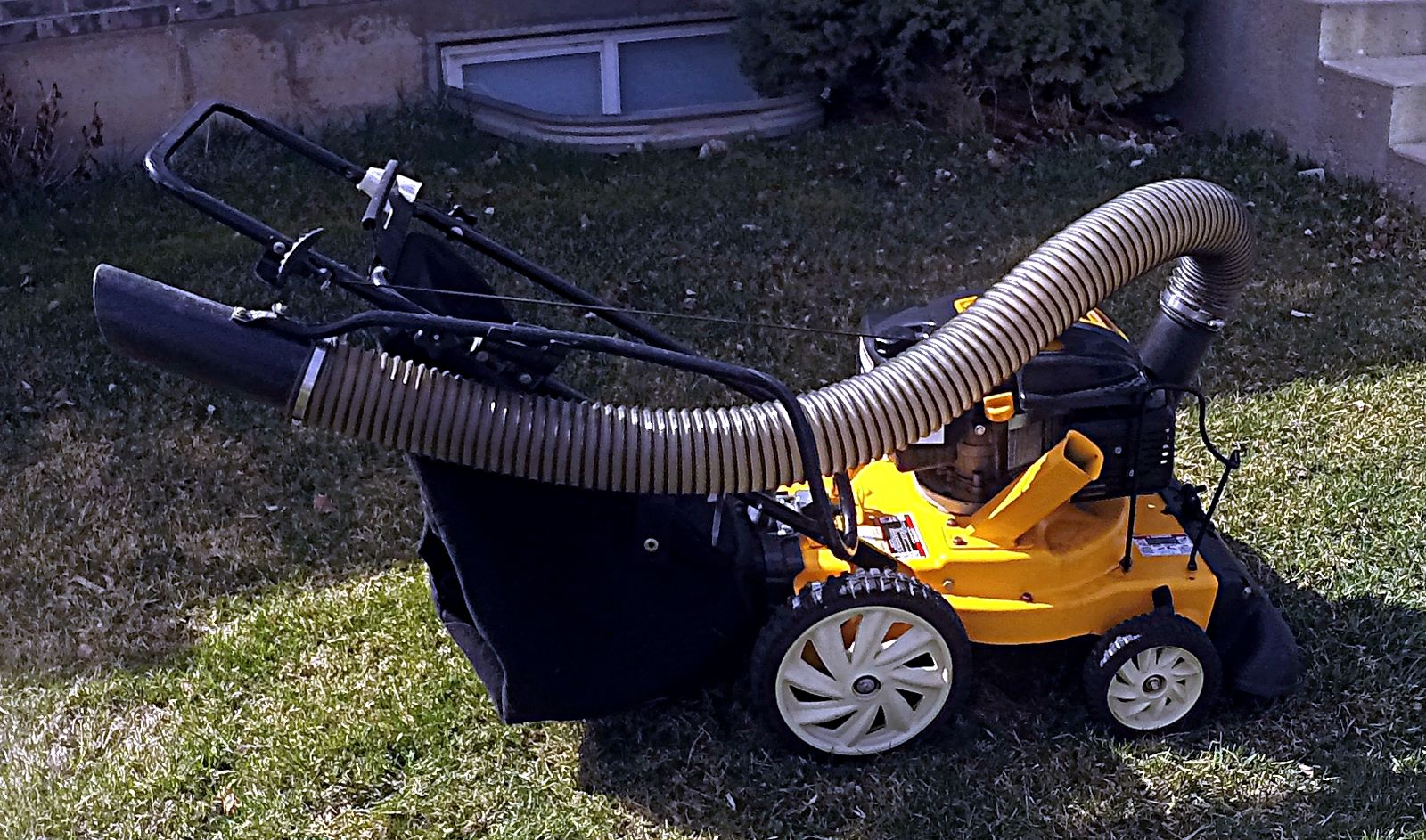 Cub Cadet Chipper Shredder vacuum