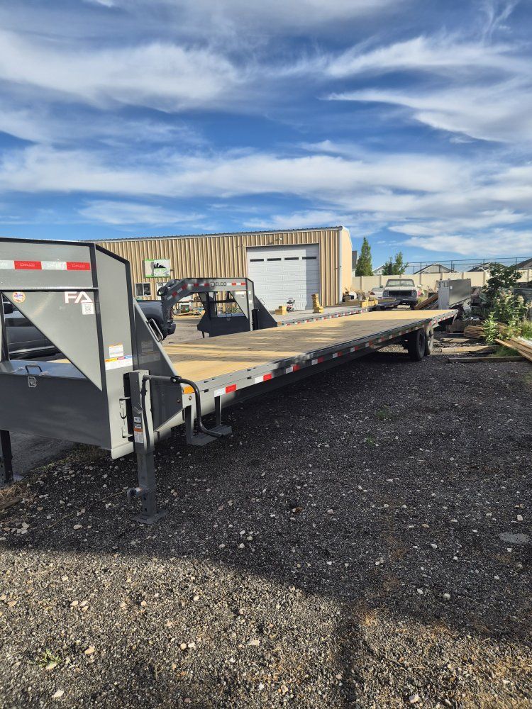 *CLEARANCE* 16K Delco 40' Gooseneck Hotshot Flatbed