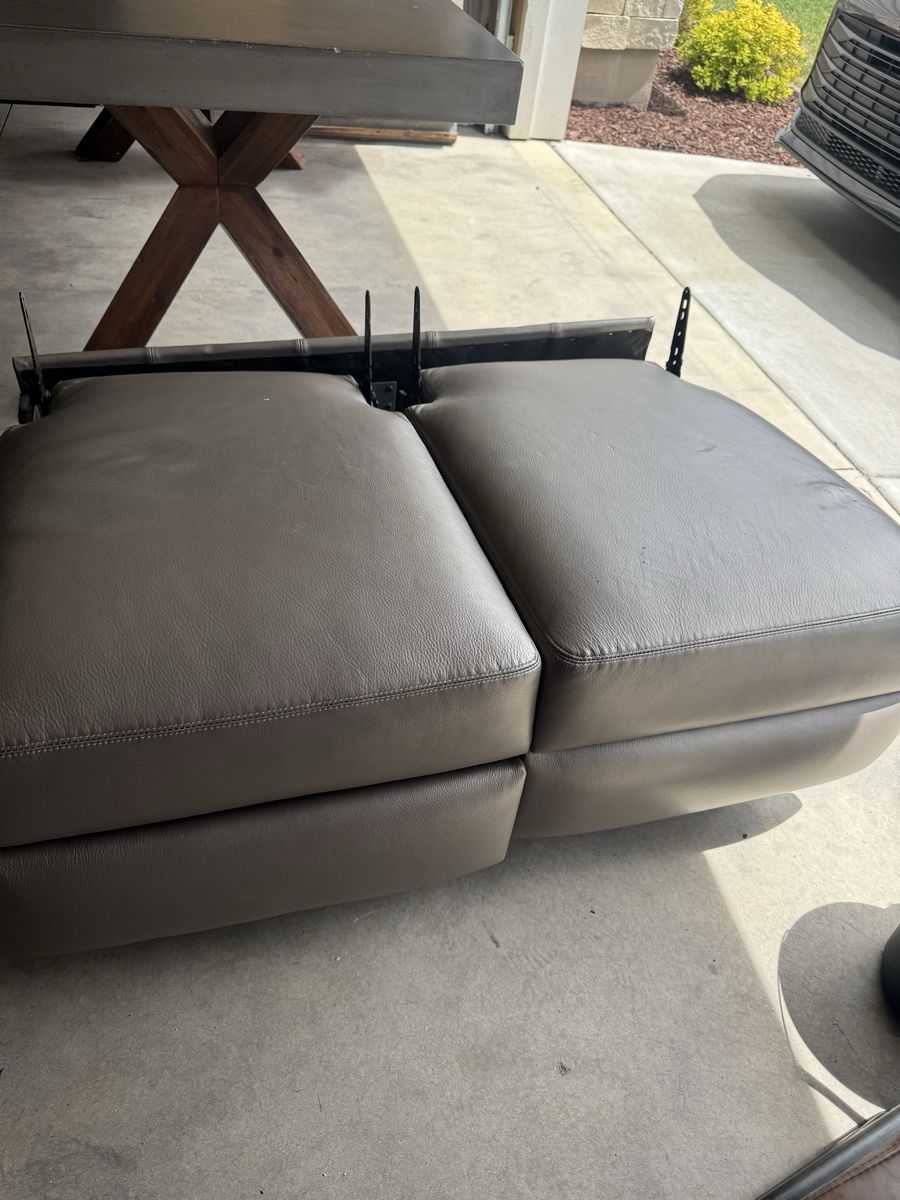 Electric recliner (missing top works perfect)