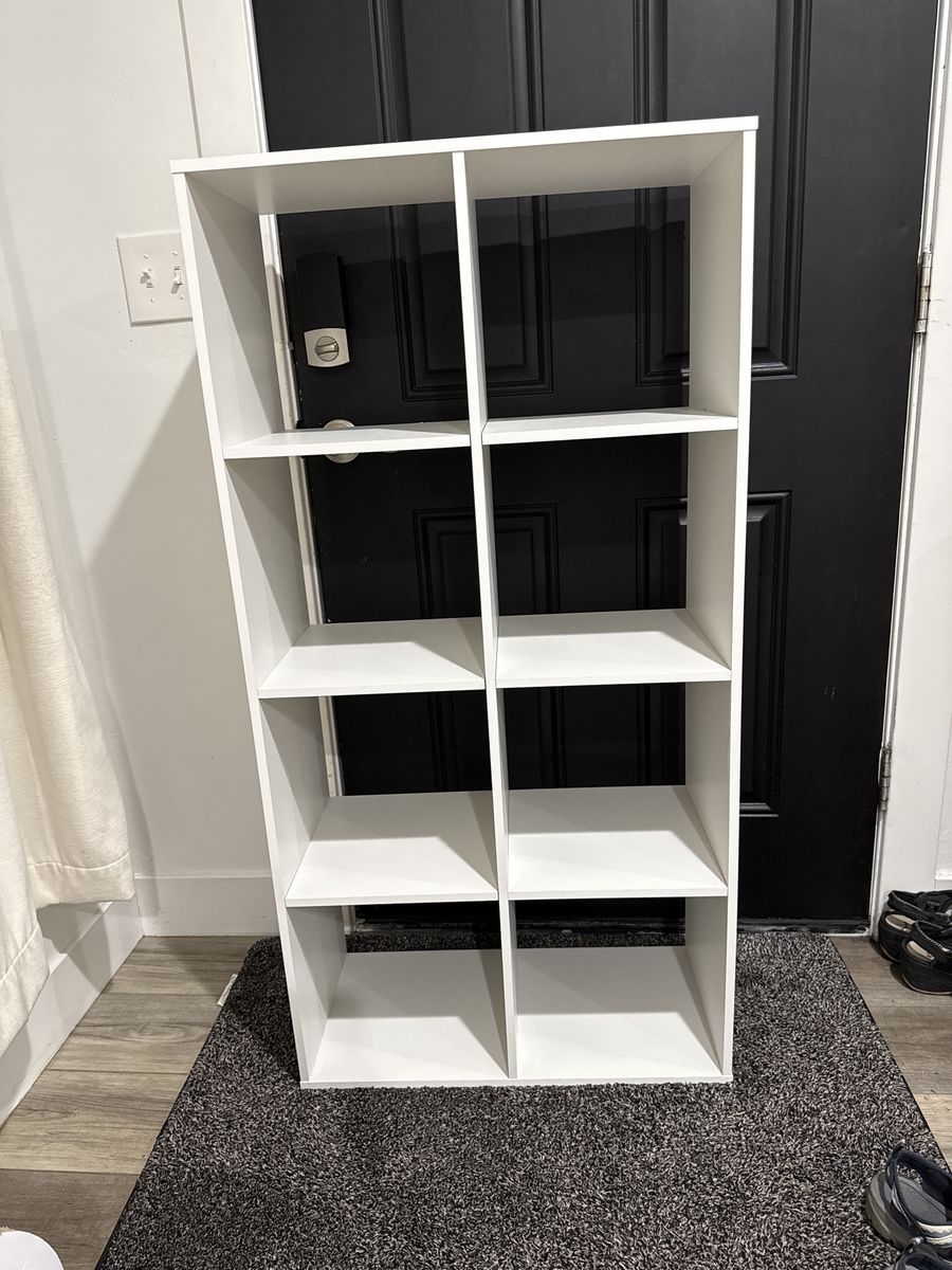 Wall hanging cubicle style shelf