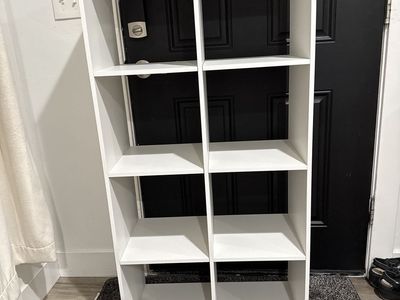 Wall hanging cubicle style shelf