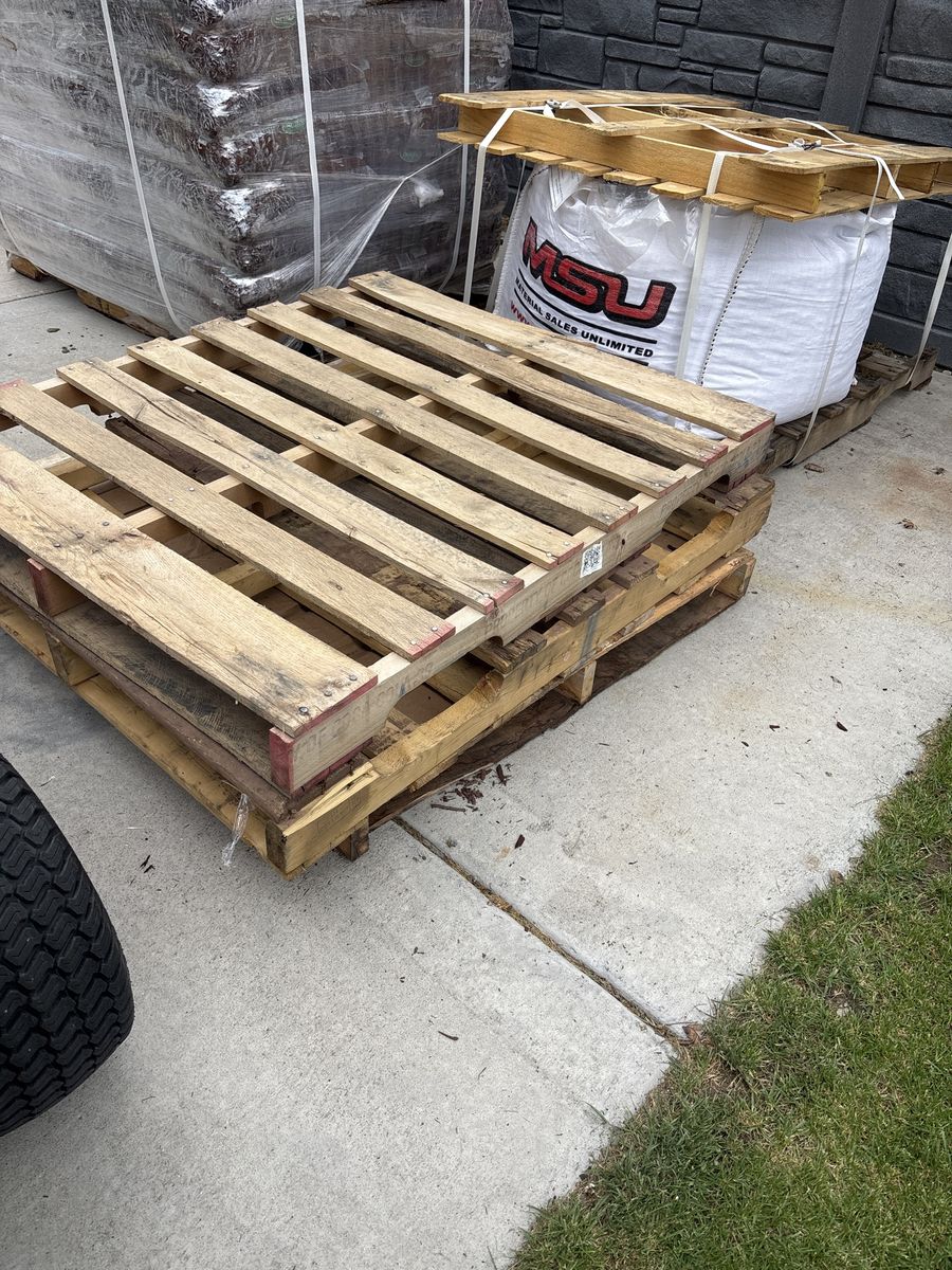 Free Pallets (4)