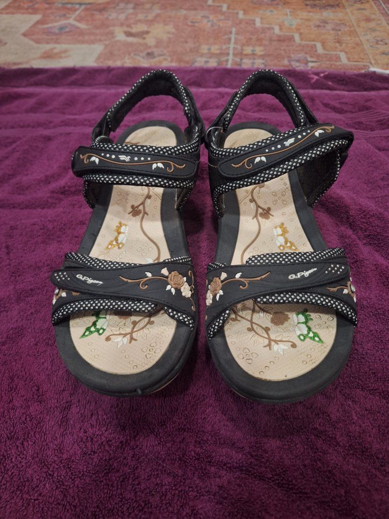 G.P. Pigeon Women's Black Floral Adjustable Strap Comfort Sandals