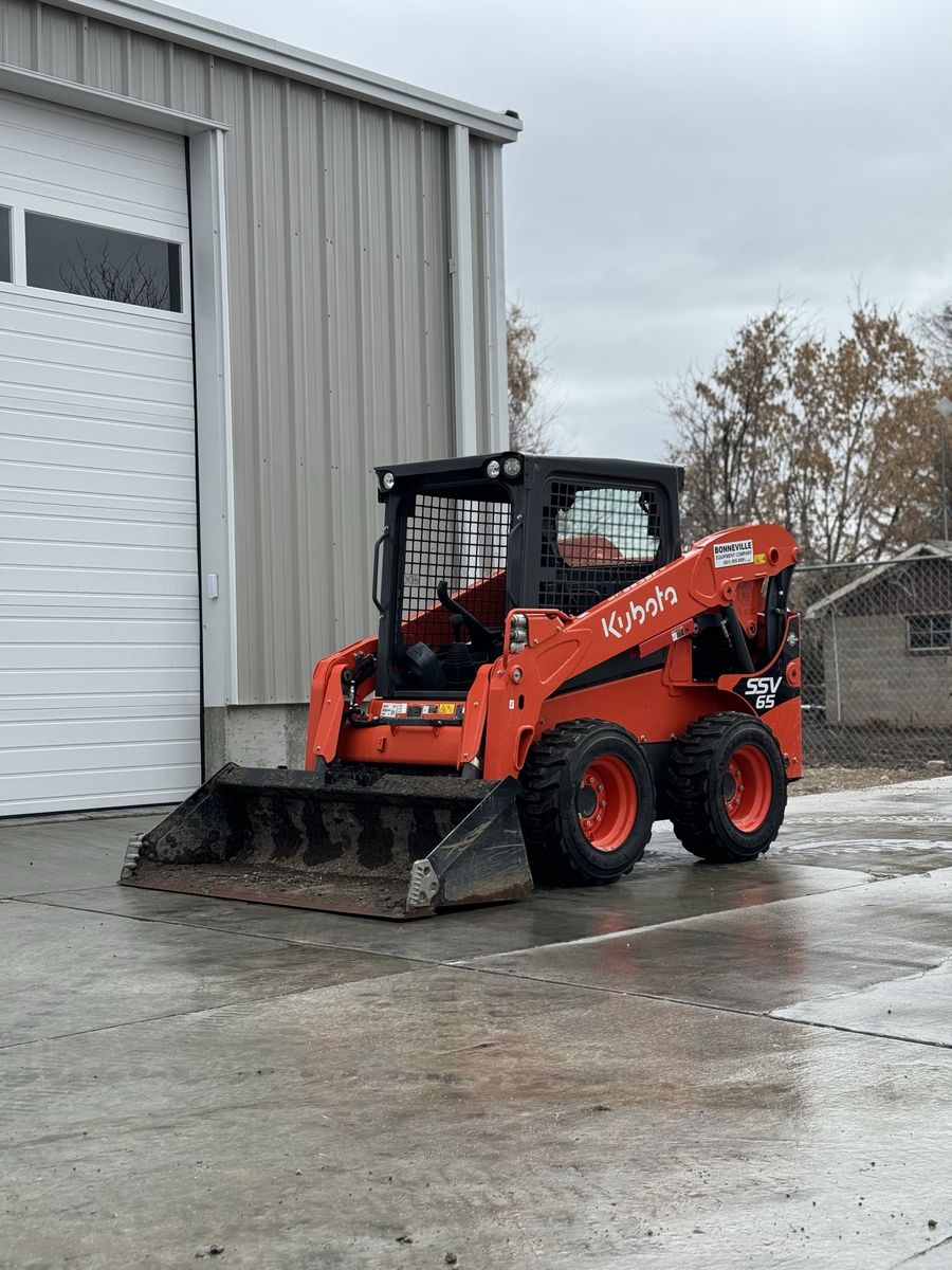 Wheel skid steer loader