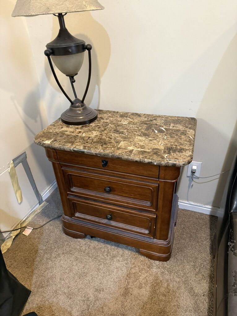 8- Drawer Dresser & 2 nightstands (solid wood)