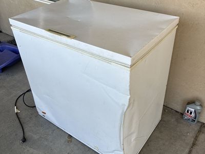 White Chest Freezer with Baskets - Working Condition