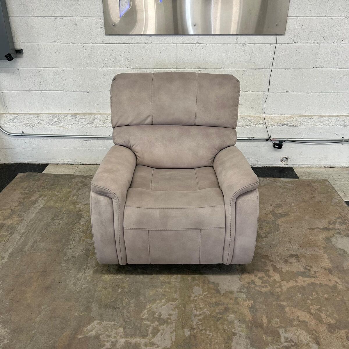 COSTCO, HAYDEN FABRIC MANUAL ROCKER RECLINER, TRUE INNOVATIONS!!