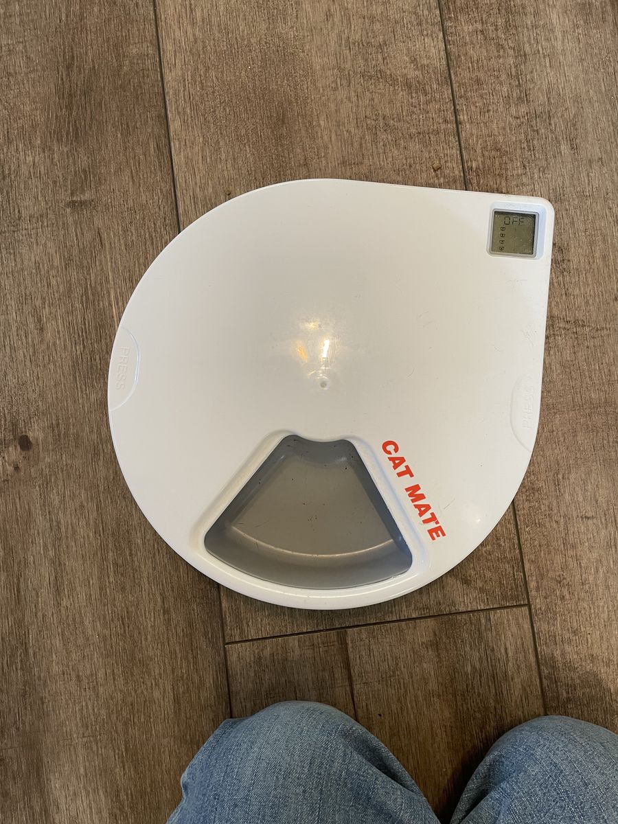 Automatic Cat Feeder