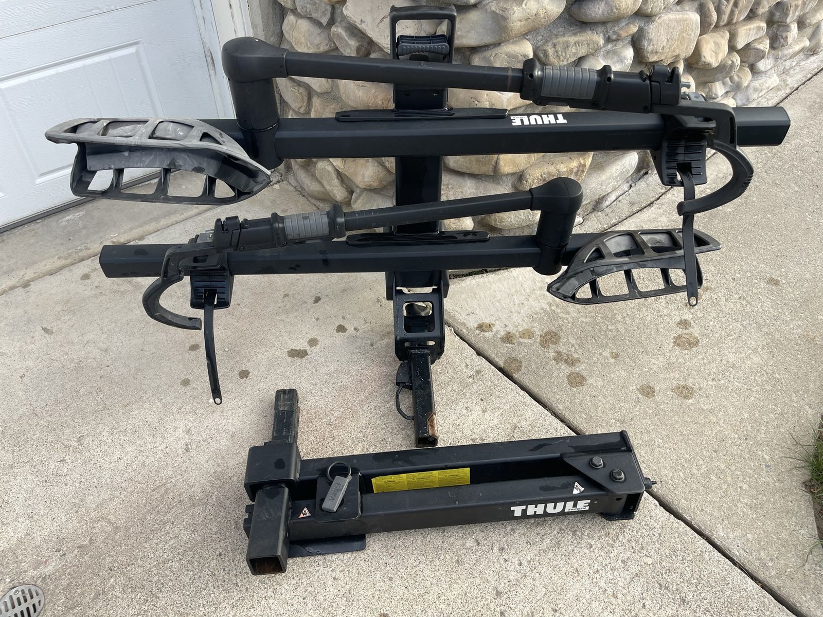 Thule 2-bike rack & access swing away adapter