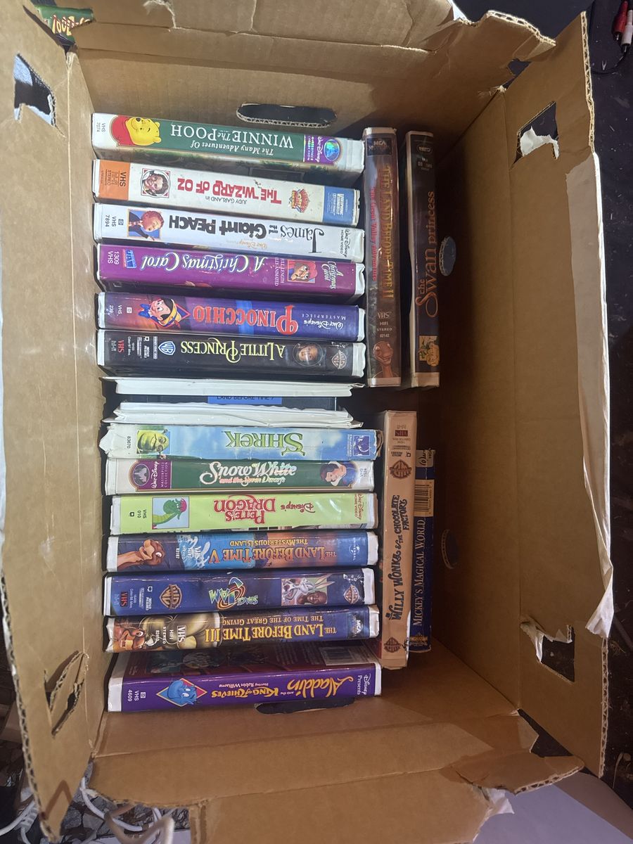 Lot of Vintage VHS Tapes Kids & Family Disney Movies Shrek Space Jam Wizard of Oz and more 