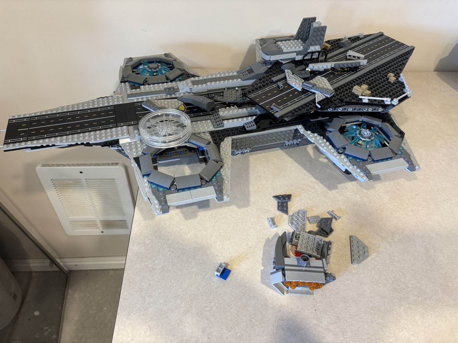 Lego Marvel Super Heroes 76042 The SHIELD Carrier