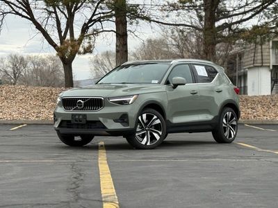 2023 Volvo XC40 B5 Ultimate Bright Theme