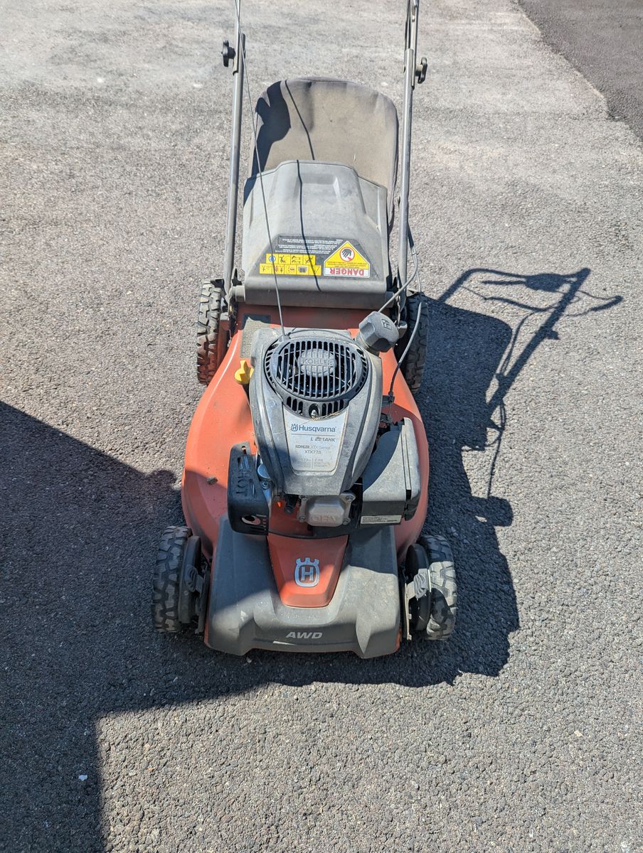 Husqvarna Gas Lawn Mower – Includes Bag & Mulch Plug – Works Great!
