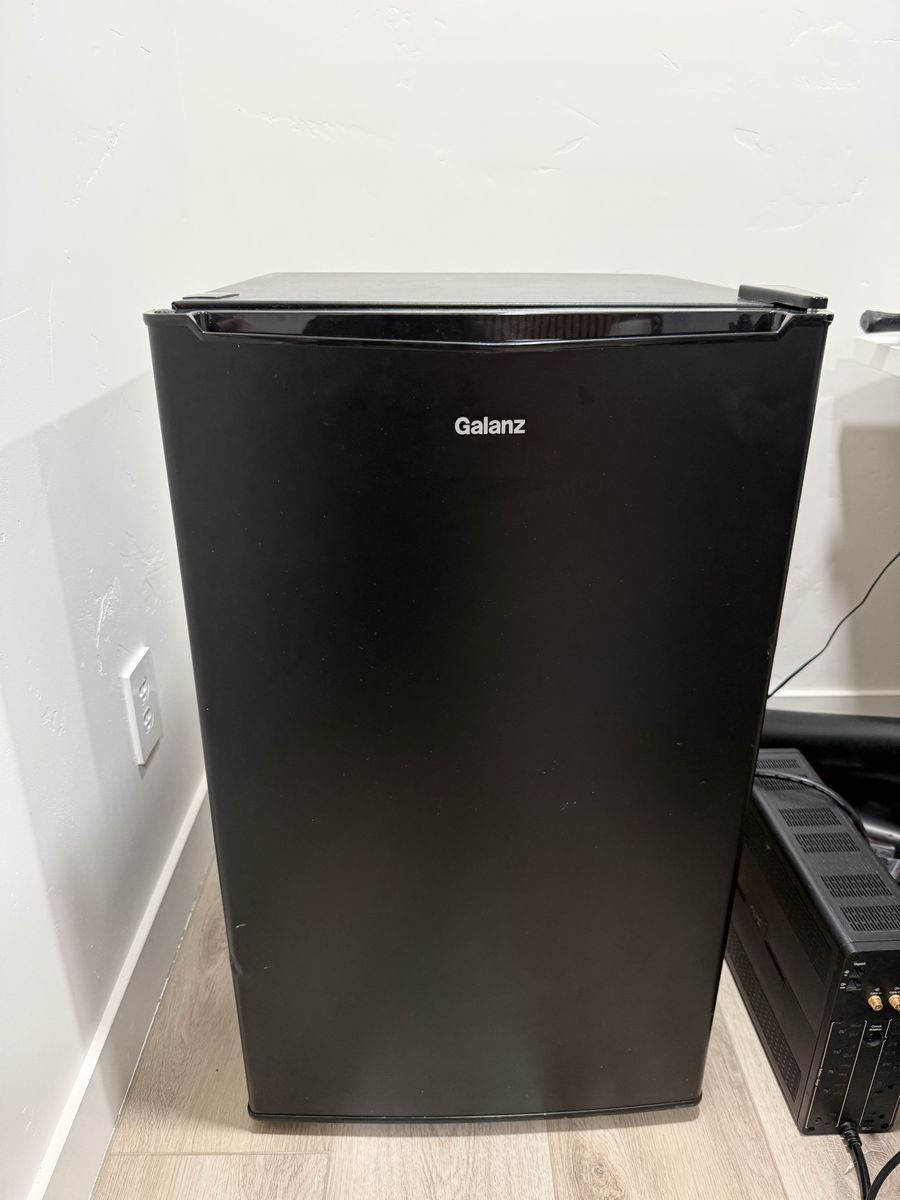 Galanz Mini Fridge Black
