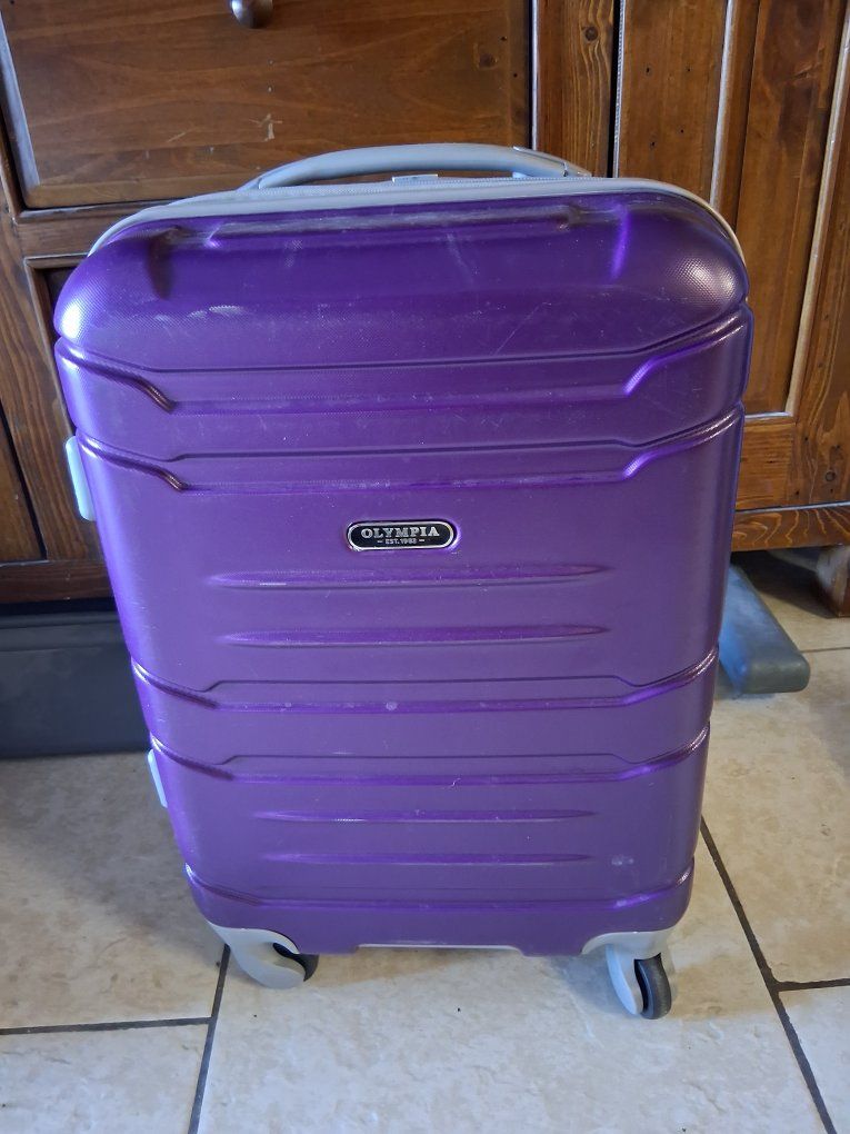Olympia Hard Plastic Luggage Carry on Nice!