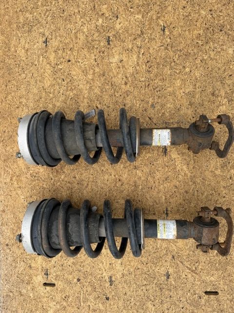 2012 Chevrolet front struts with leveling spacers