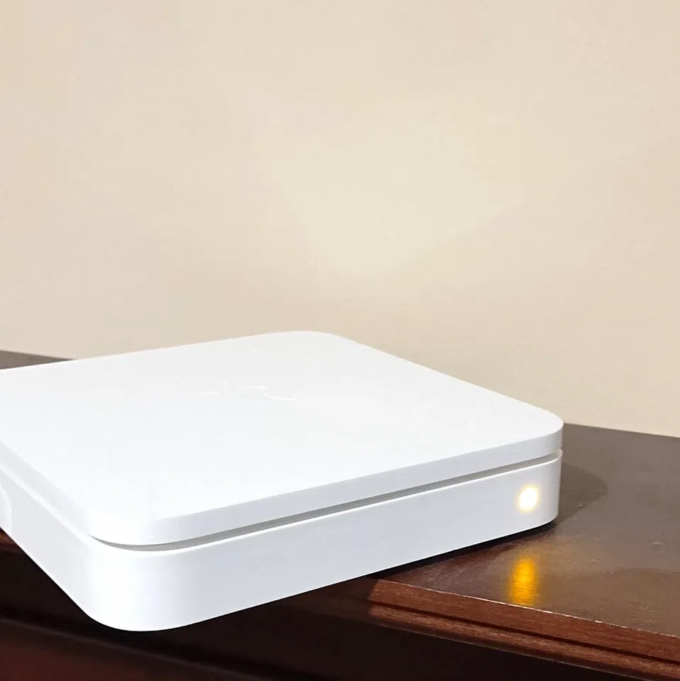 Apple AirPort Extreme Router 450 Mbps WiFi N 3-Port White A1354