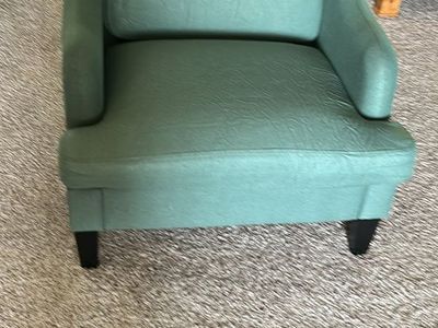 Comfortable Green Fabric Armchair - Perfect for Living Room or Bedroom