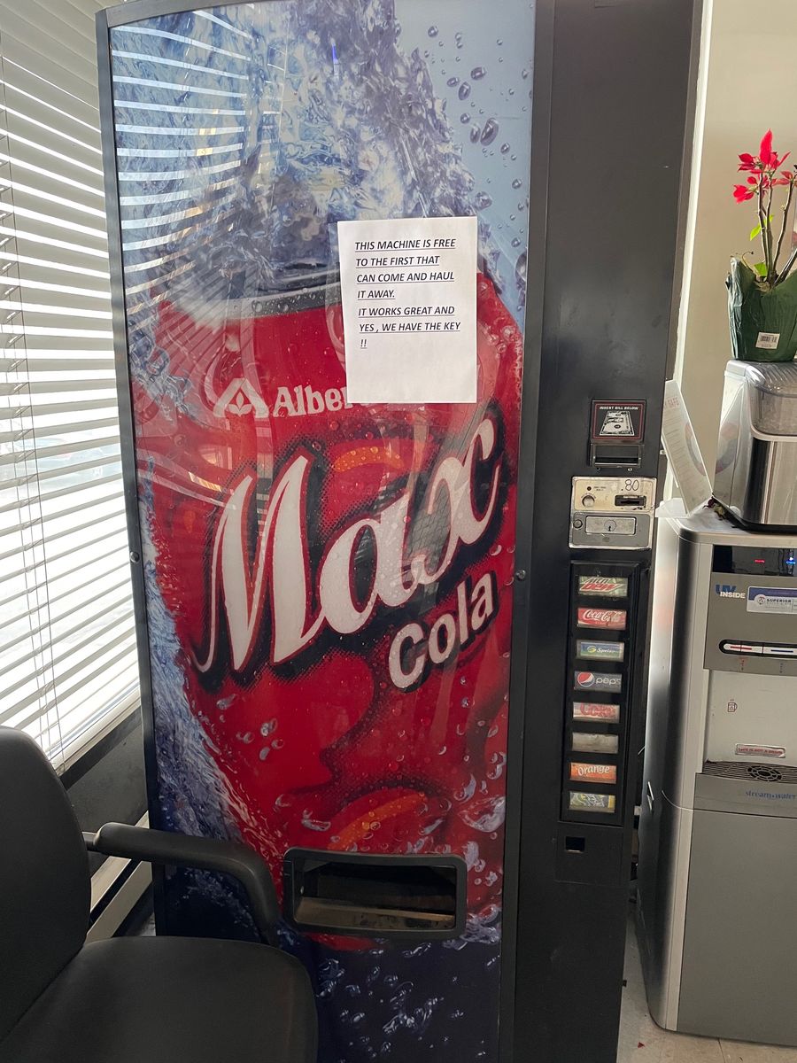 FREE WORKING SODA MACHINE , COMPLETE WITH KEYS !