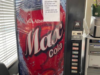 FREE WORKING SODA MACHINE , COMPLETE WITH KEYS !