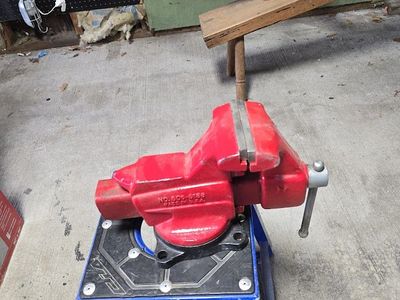Craftsman bench vise