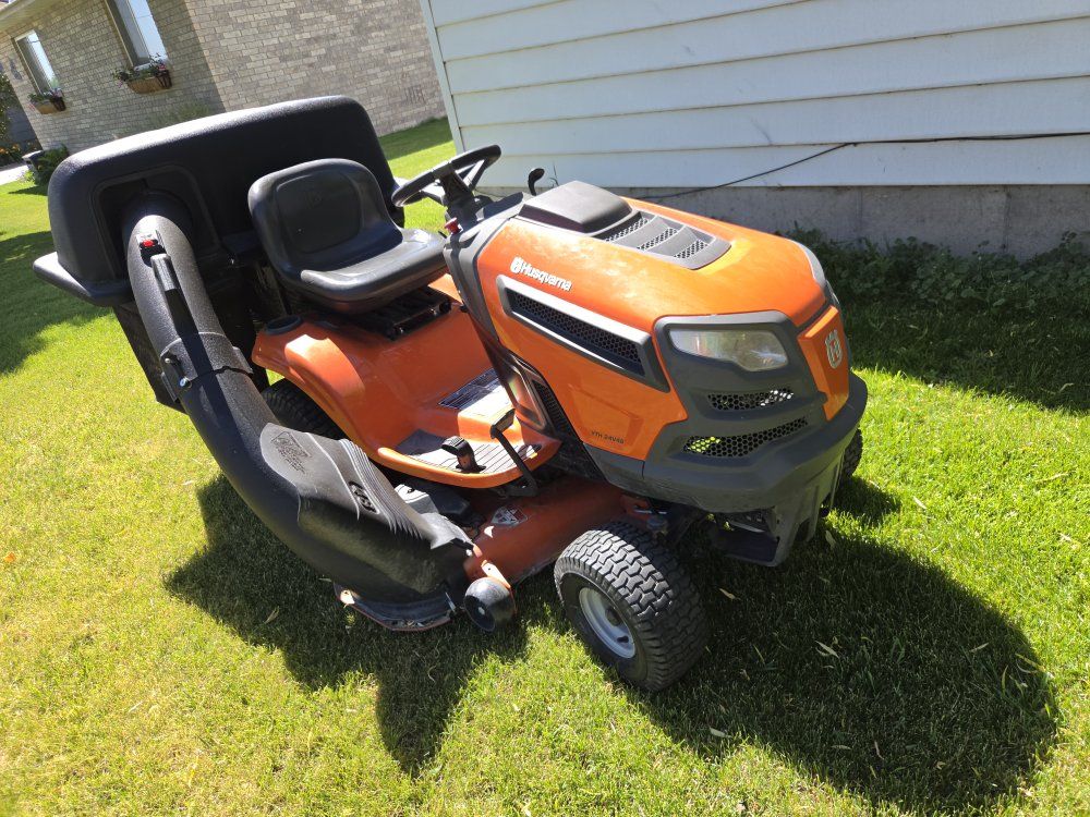 2019 Husqvarna YTH24V48 24HP 48" Cut Riding Lawn Mower Tractor with Bagger
