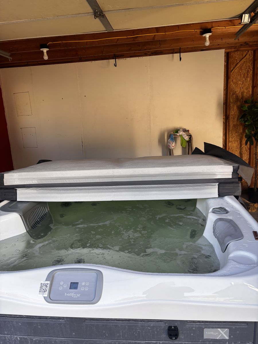 Hot Tub Bullfrog x6L NEED GONE ASAP