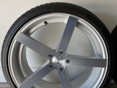 Like New Rohana 20” Machined Silver Wheels