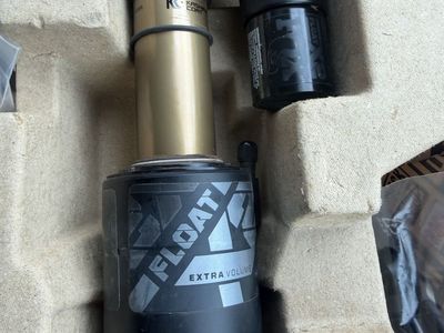 The FOX FLOAT X2 Factory (230 × 62.5 mm)