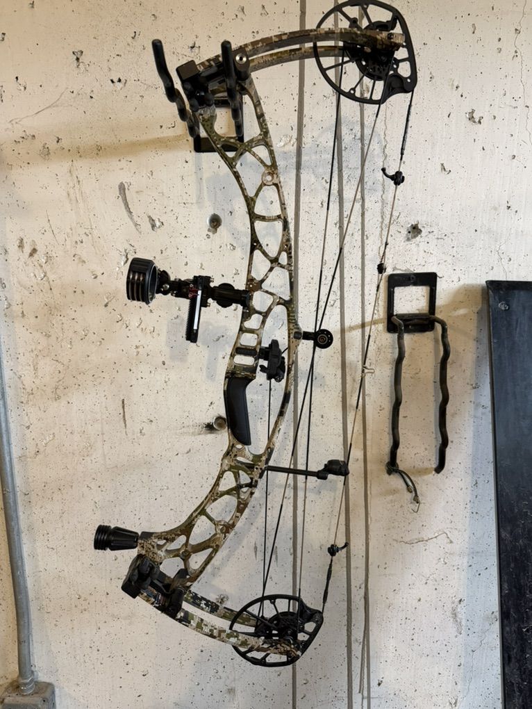 Hoyt Alpha X 33 - 60-70lbs