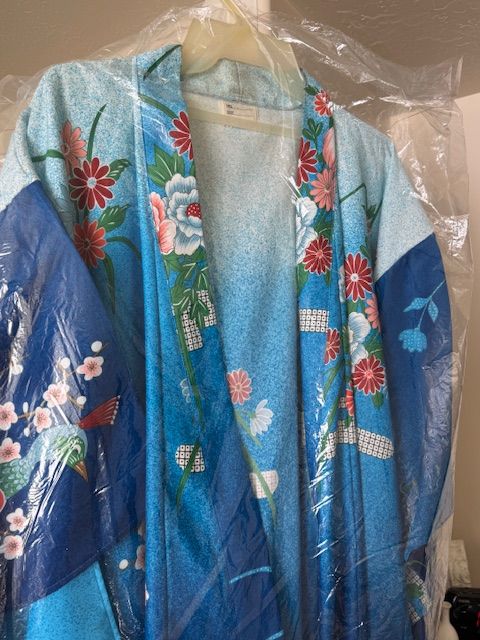 Vintage Japanese kimono robe – floral crane design – excellent condition